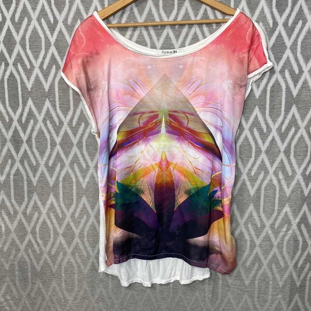 Forever 21 Shirt Boatneck Short Sleeve Printed Tee Size: Small - Picture 1 of 3